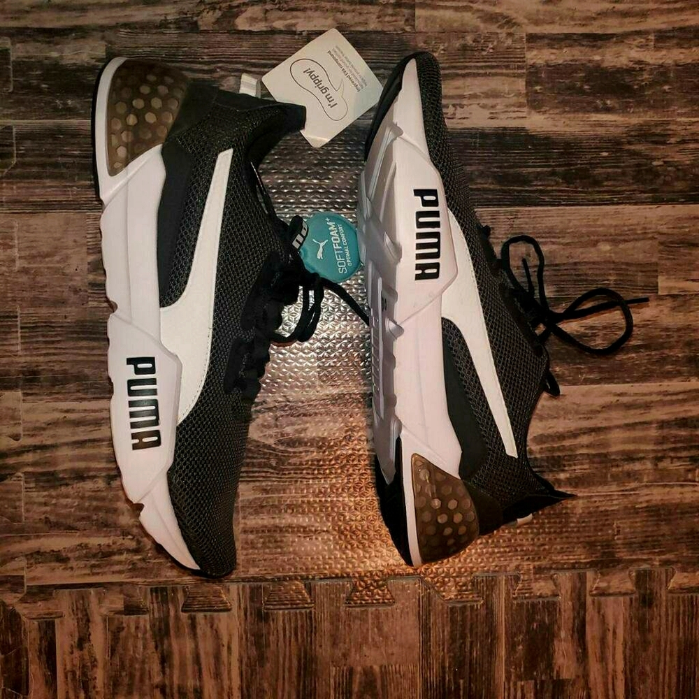 SOLD Puma sneakers nwt